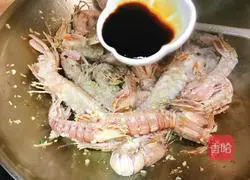 Illustration of how to make garlic shrimp 11