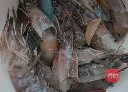 Stir-fried cumin prawns in oil Illustration of how to do it 1