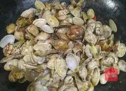 Illustration of how to make spicy fried clams 5