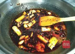 Illustration of how to make spicy hot pot crayfish 5