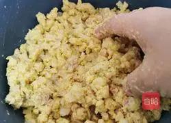 Illustration of how to make white radish, cornmeal and meat dumplings 10