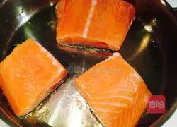 Illustration of how to make pan-fried salmon 4