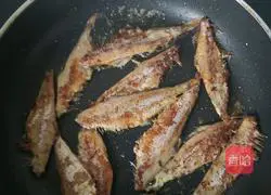 Illustration of how to make black bean yellow croaker 3