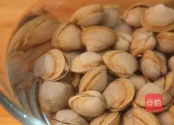 Home-style recipe of spicy stir-fried flower armor, super simple! Illustration 1