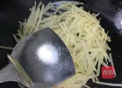 How to make chopped green onion and shredded potatoes 6