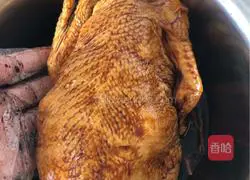 Illustration of how to braise chicken in rice cooker 4