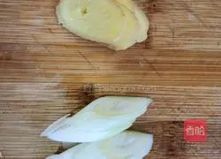 Illustration of home-style fried duck blood 3