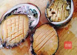 Illustration of how to make abalone in golden soup 2