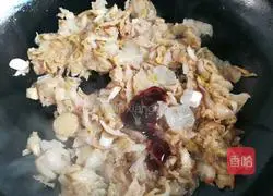 How to make sauerkraut fish head Illustration 4