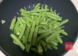 Illustration of how to make potatoes and beans stewed 2