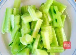 Illustration of how to stir-fry cucumber with slider mushrooms 3