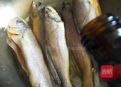 Fried yellow croaker Practice illustration 2