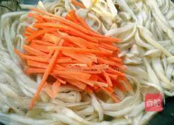 Illustration of how to make shredded king oyster mushrooms with oyster sauce 7