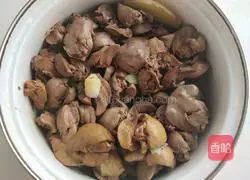 Illustration of how to stir-fry pigeon liver 4
