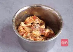 Illustration of how to make steamed pork ribs with black bean sauce 6