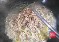 Illustration of how to simmer shredded pork and dried bamboo shoots 7