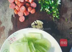 Illustration of how to make fried cucumber sausages 1