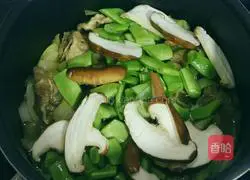 Illustration of how to make lazy beef stew (sukiyaki sauce) 7