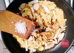 Illustration of how to make scrambled eggs with mushrooms 18