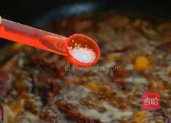 Illustration of how to make chestnut roasted pork ribs 12