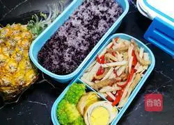 Illustration of how to make two-color rice bento with fried shredded pork and lotus root 12