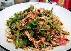 Illustration of how to make spicy shredded chicken 5