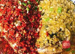 Illustration of how to make two-color fish head with chopped pepper 4