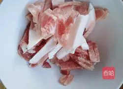 Illustration of how to make yellow flower fried pork 2