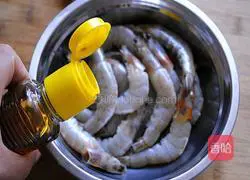 Illustration of braised prawns 2