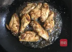 Illustration of how to make Coke chicken wings and drumsticks 6