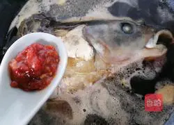 Illustration of how to make spicy fish head 10