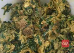 Illustration of how to make scrambled eggs with dandelions 4