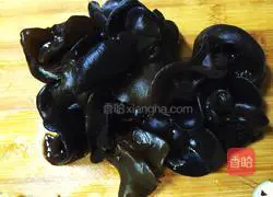 Illustration of how to make stir-fried cabbage with fungus and yuba 2