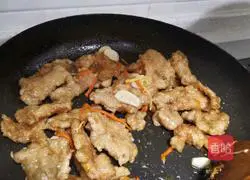 Illustration of how to make authentic Jiguobao meat dishes 7