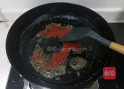 Illustration of how to eat two shrimps 12