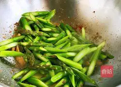 Illustration of how to make tenderloin and fried asparagus 8