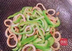 Illustration of how to make fried squid rings with bell pepper 6