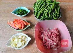 Illustration of how to make fried beans and meat 1