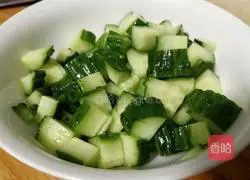 Illustration of how to make diced cucumber 2