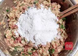 Illustration of how to make fried radish meatballs 9