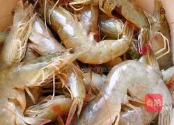 Illustration of how to make garlic open-back shrimp 1