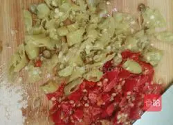 Illustration of how to make fish head with chopped pepper 2