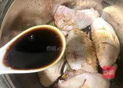 青Illustration of how to make lemon honey grilled chicken wings 6