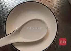 Illustration of how to make fried eggs with green pepper 6