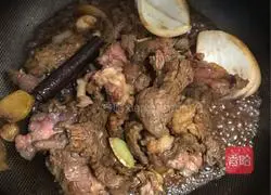 Illustration of how to make beef brisket with colored peppers 3