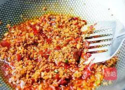 Illustration of how to make ants climb a tree 4