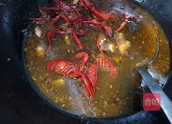 Illustration of braised prawns in oil 9