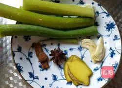 Illustration of braised duck feet 2