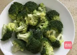 How to make fried broccoli with shrimps Illustration 1