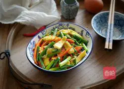 Illustration of how to make fried shredded eggs with garlic moss 7